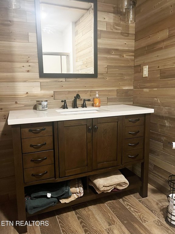 Sevierville, Tennessee, 37876, United States, 1 Bedroom Bedrooms, ,3 BathroomsBathrooms,Residential,Forsale,2012715