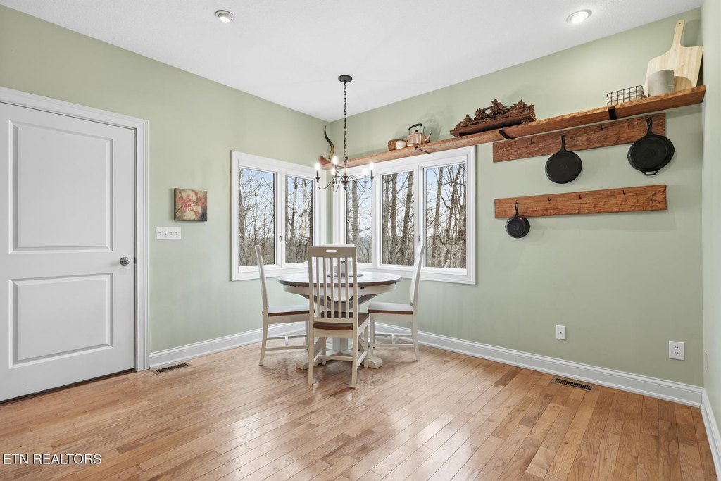 Kingston, Tennessee, 37763, United States, 4 Bedrooms Bedrooms, ,3.5 BathroomsBathrooms,Residential,Forsale,1893802