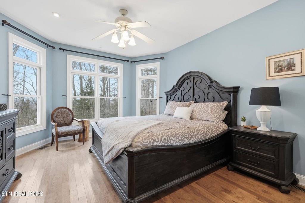 Kingston, Tennessee, 37763, United States, 4 Bedrooms Bedrooms, ,3.5 BathroomsBathrooms,Residential,Forsale,1893802