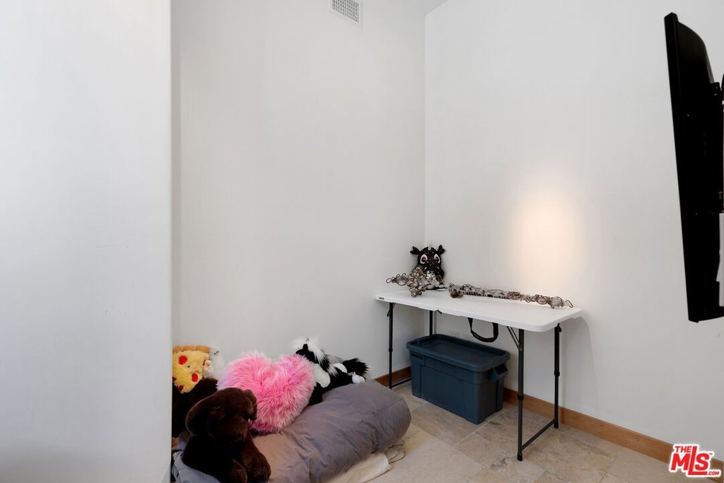 Malibu, California, 90265, United States, 3 Bedrooms Bedrooms, ,3 BathroomsBathrooms,Residential,Forsale,2009630