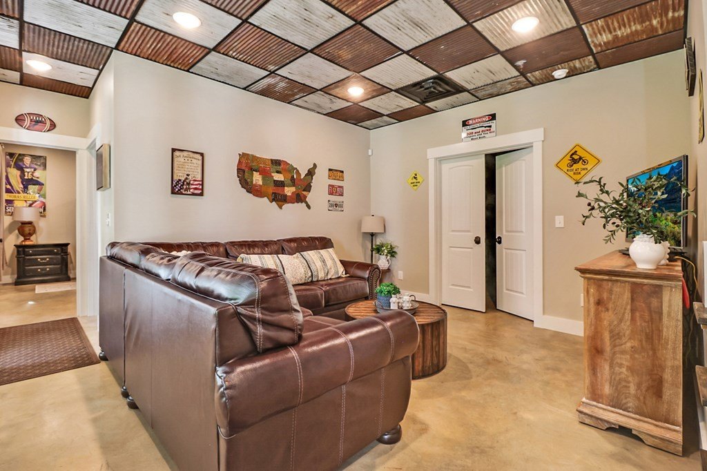 Jamestown, Tennessee, 38556, United States, 4 Bedrooms Bedrooms, ,4 BathroomsBathrooms,Residential,Forsale,1929826