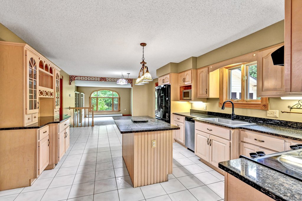 Wayne, Maine, 04284, United States, 4 Bedrooms Bedrooms, ,3 BathroomsBathrooms,Residential,Forsale,2004722