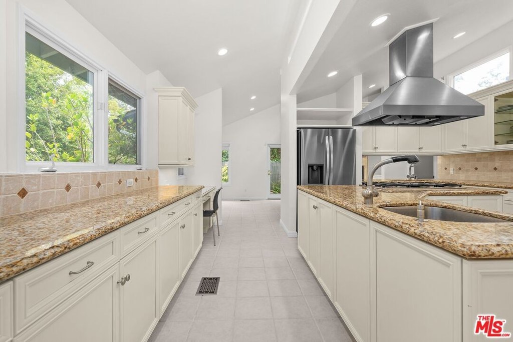 Malibu, California, 90265, United States, 4 Bedrooms Bedrooms, ,2.5 BathroomsBathrooms,Residential,Forsale,2009611