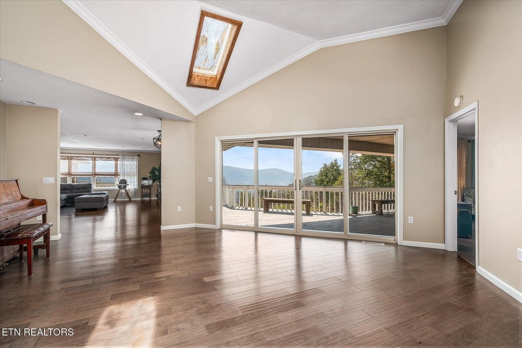 Crossville, Tennessee, 38555, United States, 3 Bedrooms Bedrooms, ,3.5 BathroomsBathrooms,Residential,Forsale,2010941