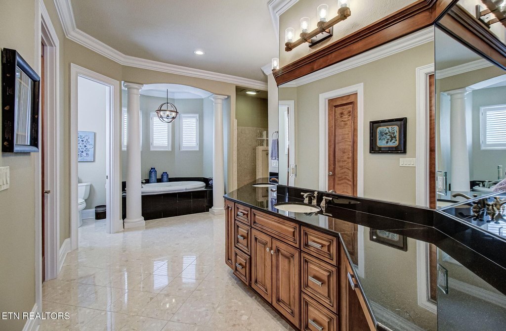 Vonore, Tennessee, 37885, United States, 4 Bedrooms Bedrooms, ,4.5 BathroomsBathrooms,Residential,Forsale,1960237