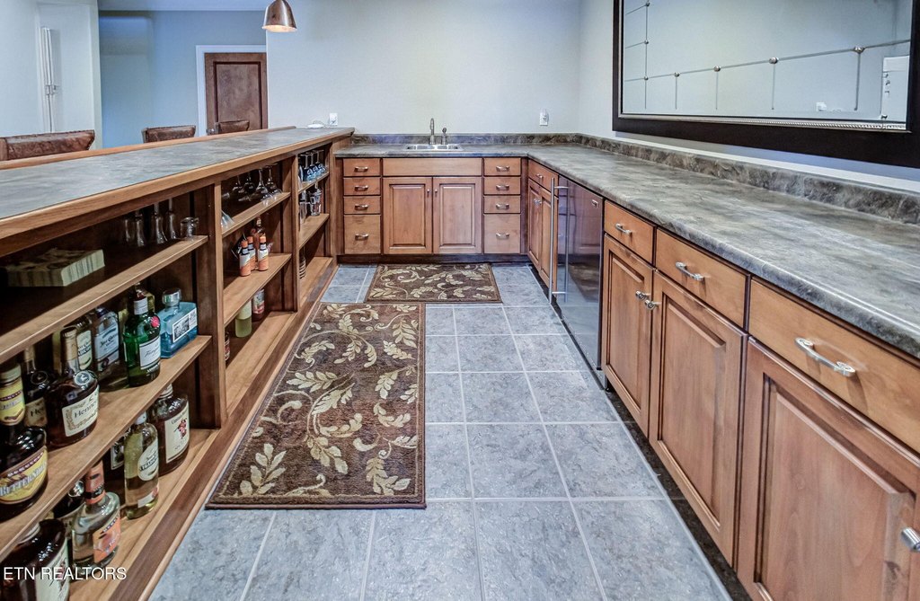 Vonore, Tennessee, 37885, United States, 4 Bedrooms Bedrooms, ,4.5 BathroomsBathrooms,Residential,Forsale,1960237