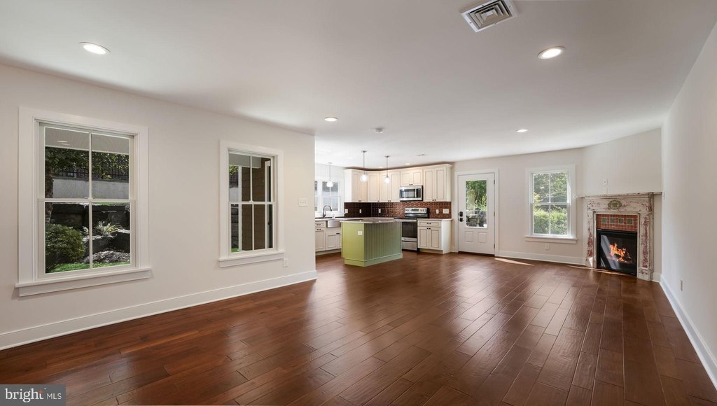 DOYLESTOWN, Pennsylvania, 18901, United States, 2 Bedrooms Bedrooms, ,2.5 BathroomsBathrooms,Residential,Forsale,1952873