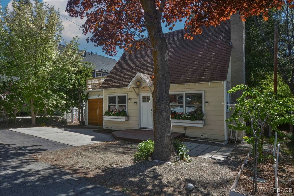 Lake Arrowhead, California, 92352, United States, 2 Bedrooms Bedrooms, ,2 BathroomsBathrooms,Residential,Forsale,1886279