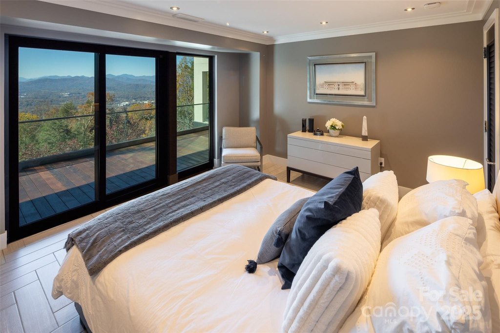 Asheville, North Carolina, 28804, United States, 3 Bedrooms Bedrooms, ,3.5 BathroomsBathrooms,Residential,Forsale,2011989