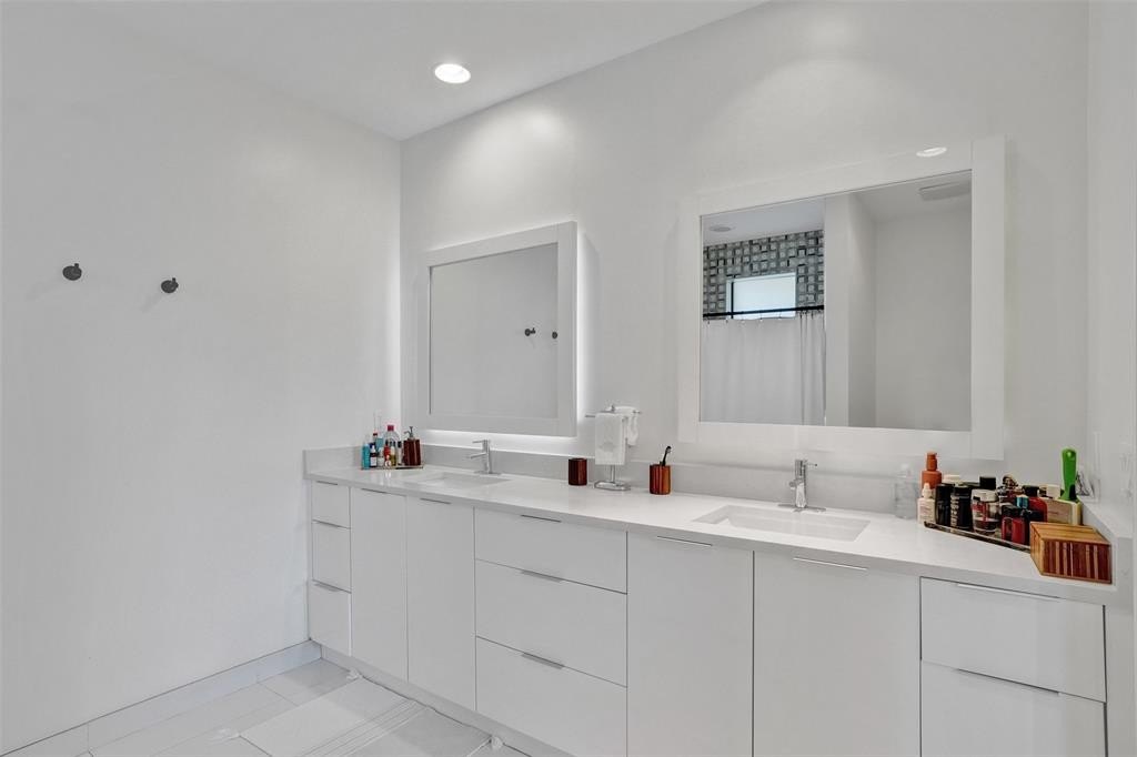 Fort Lauderdale, Florida, 33304, United States, 3 Bedrooms Bedrooms, ,2.5 BathroomsBathrooms,Residential,Forsale,2011621