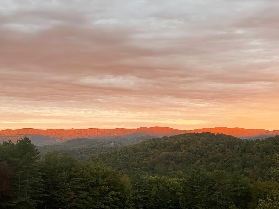 Pomfret, Vermont, 05067, United States, 4 Bedrooms Bedrooms, ,2.5 BathroomsBathrooms,Residential,Forsale,2004853