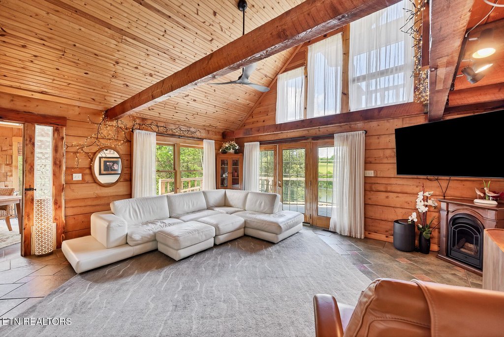 Louisville, Tennessee, 37777, United States, 2 Bedrooms Bedrooms, ,2 BathroomsBathrooms,Residential,Forsale,1893780