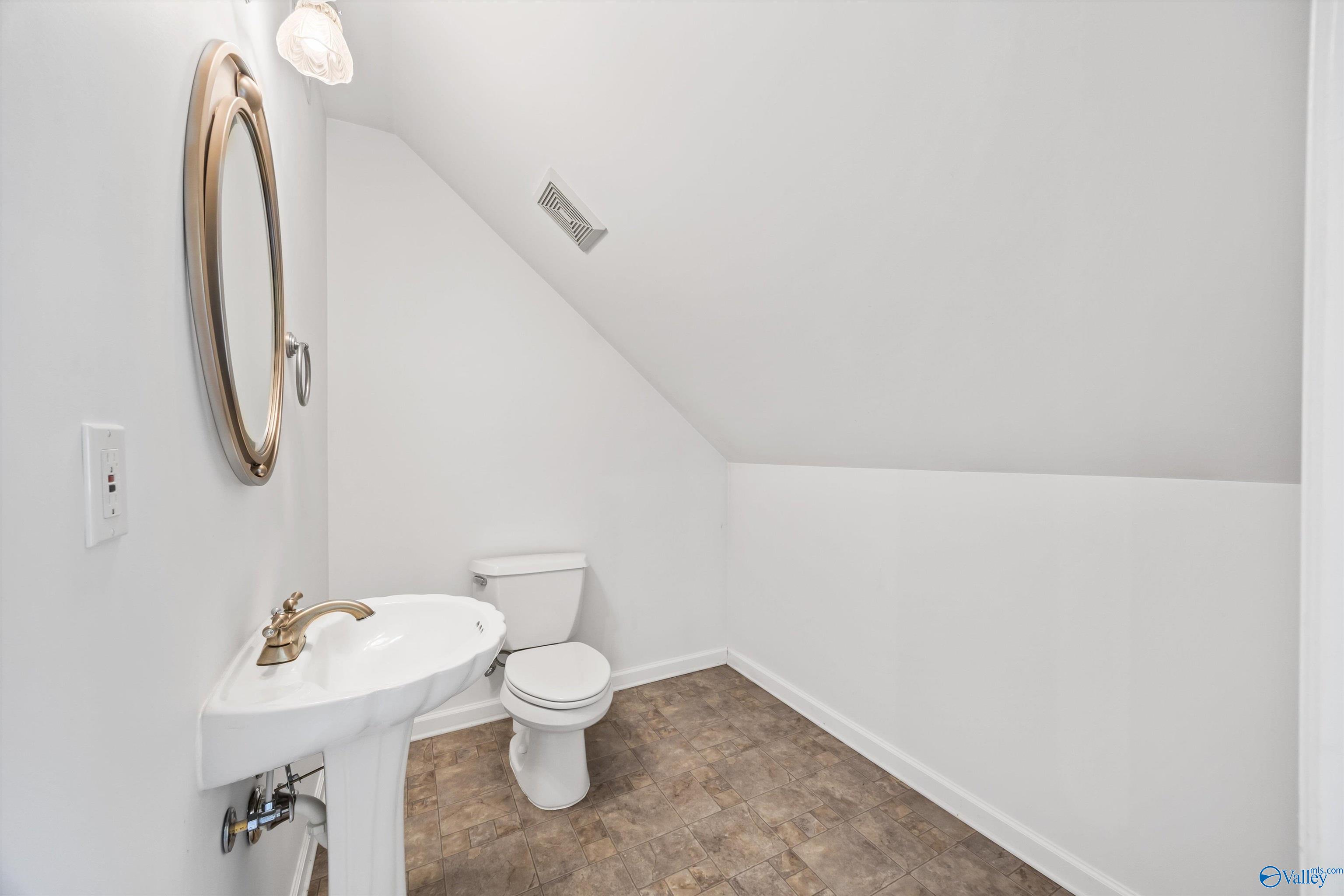 Owens Cross Roads, Alabama, 35763, United States, 5 Bedrooms Bedrooms, ,2.5 BathroomsBathrooms,Residential,Forsale,2007713