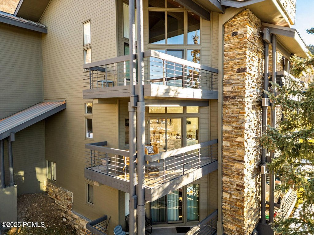 Park City, Utah, 84060, United States, 2 Bedrooms Bedrooms, ,2.5 BathroomsBathrooms,Residential,Forsale,2004734