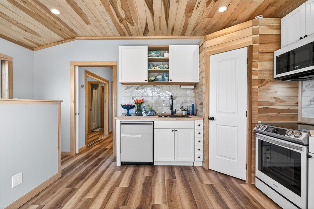 Pall Mall, Tennessee, 38577, United States, 2 Bedrooms Bedrooms, ,1.5 BathroomsBathrooms,Residential,Forsale,2010946