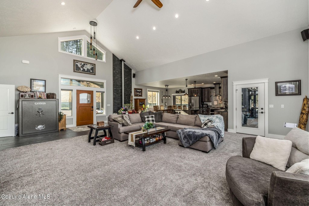 Coeur d'Alene, Idaho, 83814, United States, 4 Bedrooms Bedrooms, ,3 BathroomsBathrooms,Residential,Forsale,1984580