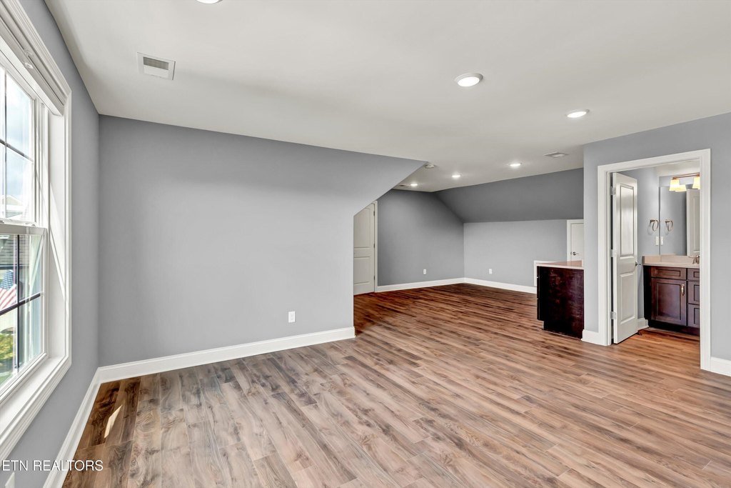 Loudon, Tennessee, 37774, United States, 3 Bedrooms Bedrooms, ,3 BathroomsBathrooms,Residential,Forsale,1910204