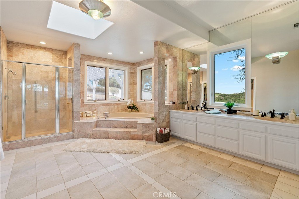 Paso Robles, California, 93446, United States, 6 Bedrooms Bedrooms, ,4.5 BathroomsBathrooms,Residential,Forsale,2009028