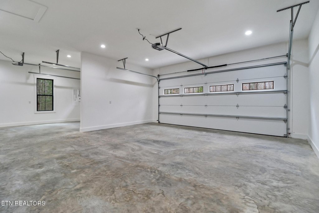 Jamestown, Tennessee, 38556, United States, 3 Bedrooms Bedrooms, ,2 BathroomsBathrooms,Residential,Forsale,2010945