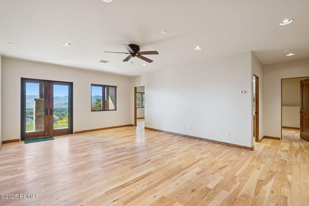 Midway, Utah, 84049, United States, 4 Bedrooms Bedrooms, ,2.5 BathroomsBathrooms,Residential,Forsale,1994162