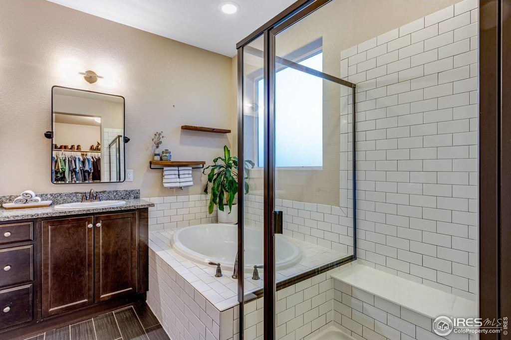 Longmont, Colorado, 80501, United States, 3 Bedrooms Bedrooms, ,2 BathroomsBathrooms,Residential,Forsale,2009201