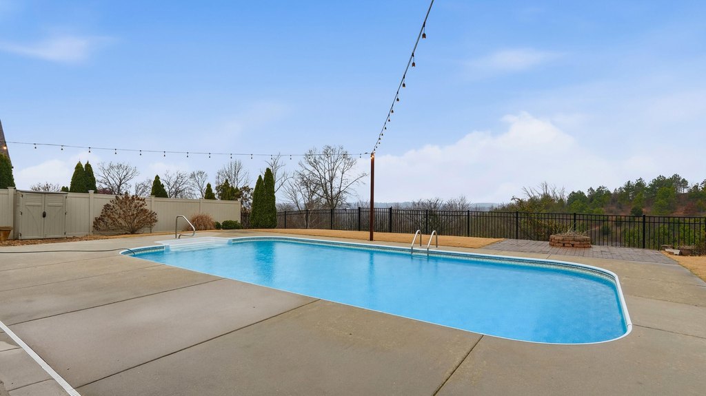 Ringgold, Georgia, 30736, United States, 5 Bedrooms Bedrooms, ,3 BathroomsBathrooms,Residential,Forsale,2009583