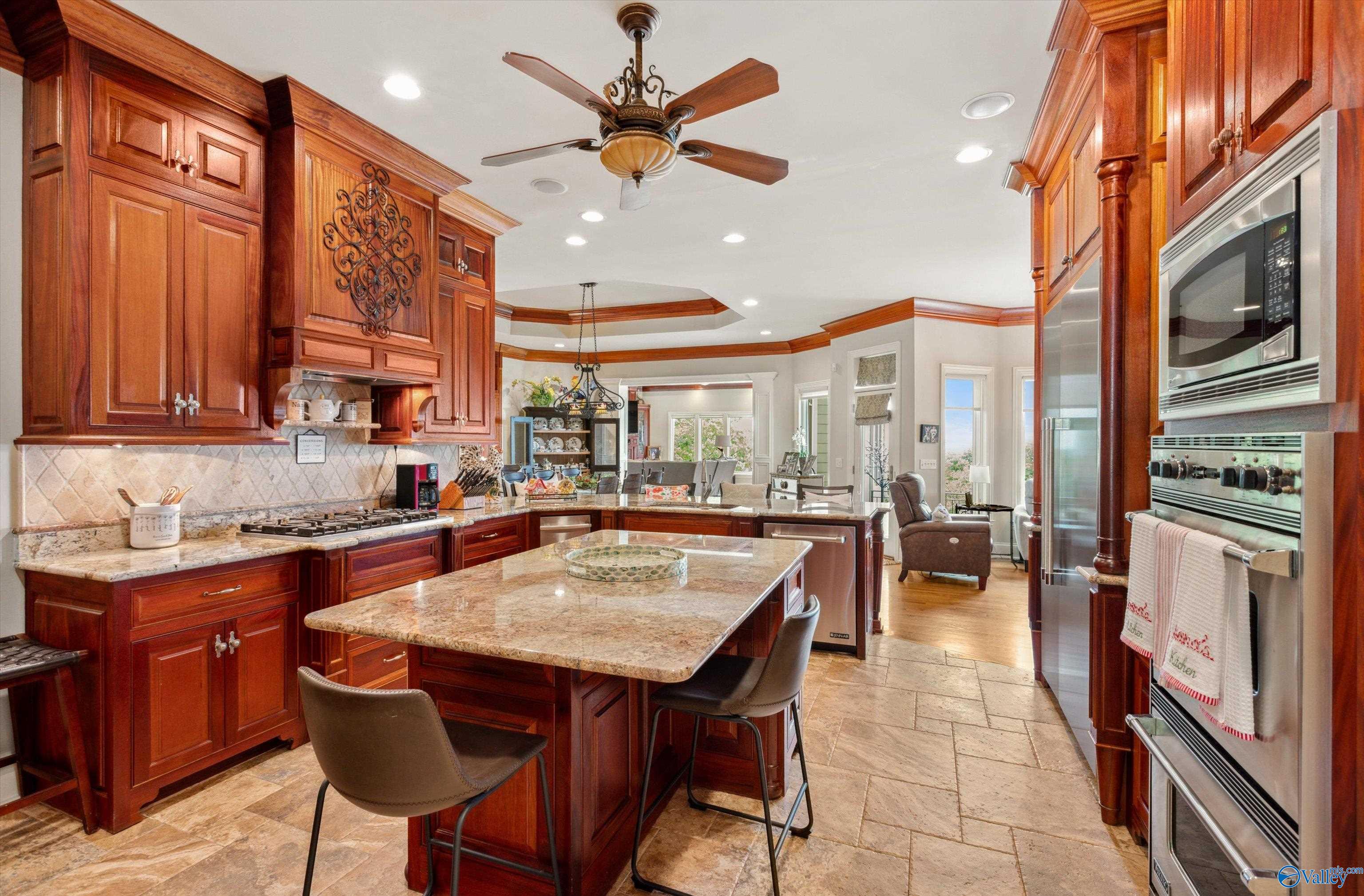 Huntsville, Alabama, 35801, United States, 6 Bedrooms Bedrooms, ,6.5 BathroomsBathrooms,Residential,Forsale,1997969