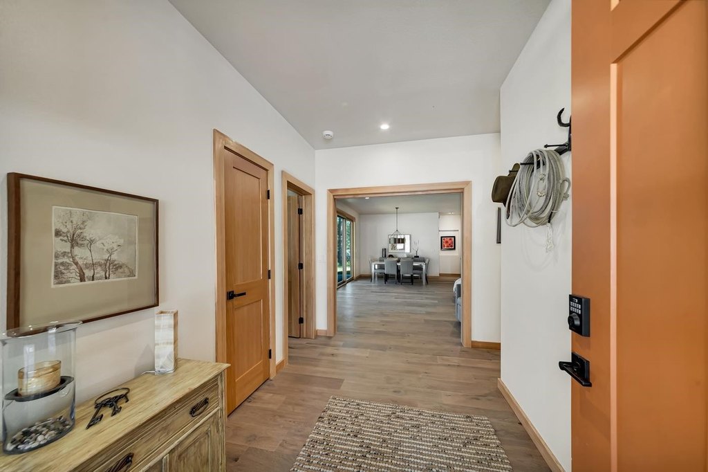 Custer, South Dakota, 57730, United States, 2 Bedrooms Bedrooms, ,2 BathroomsBathrooms,Residential,Forsale,1962260