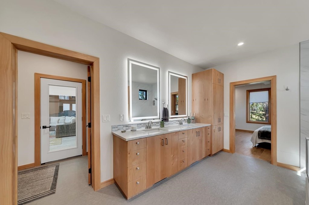 Custer, South Dakota, 57730, United States, 2 Bedrooms Bedrooms, ,2 BathroomsBathrooms,Residential,Forsale,1962260