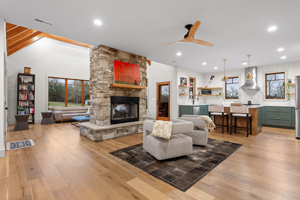 Signal Mountain, Tennessee, 37377, United States, 5 Bedrooms Bedrooms, ,5.5 BathroomsBathrooms,Residential,Forsale,1995324