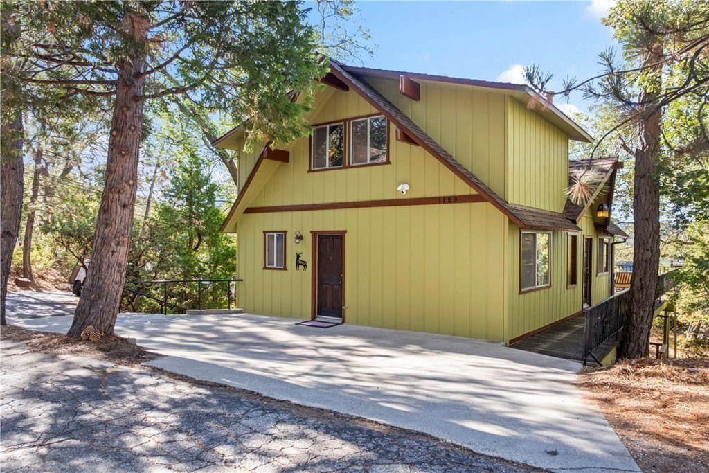 Lake Arrowhead, California, 92352, United States, 3 Bedrooms Bedrooms, ,2.5 BathroomsBathrooms,Residential,Forsale,1971033
