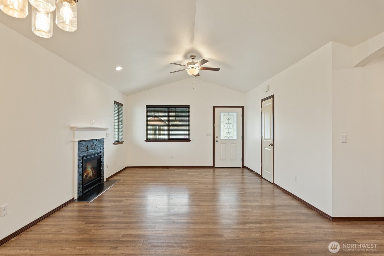 Sedro Woolley, Washington, 98284, United States, 3 Bedrooms Bedrooms, ,2 BathroomsBathrooms,Residential,Forsale,1965873