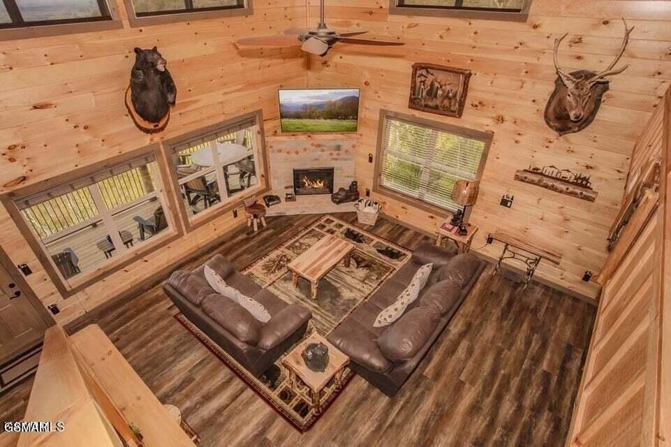 Sevierville, Tennessee, 37876, United States, 5 Bedrooms Bedrooms, ,3.5 BathroomsBathrooms,Residential,Forsale,1973601