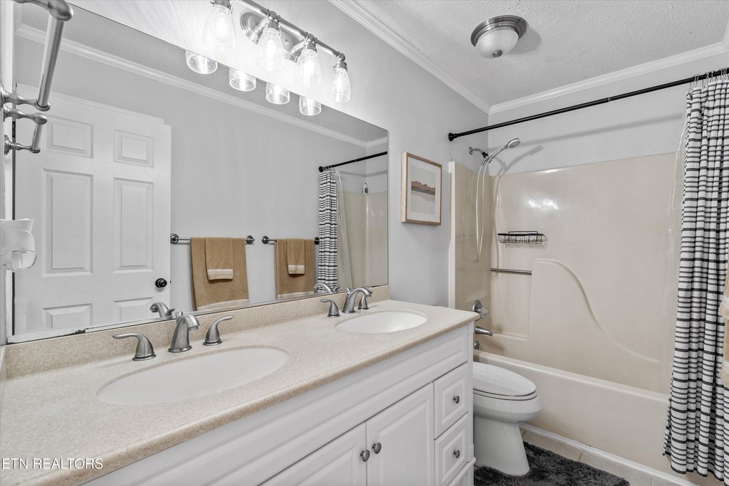 Maryville, Tennessee, 37803, United States, 3 Bedrooms Bedrooms, ,2 BathroomsBathrooms,Residential,Forsale,1952843