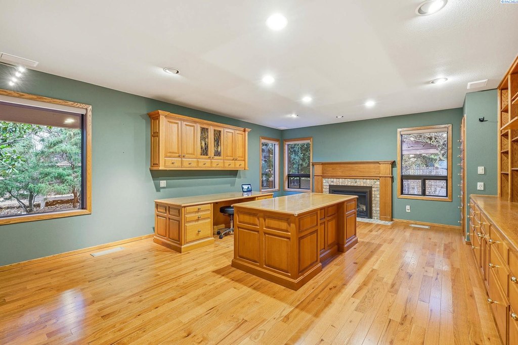 Richland, Washington, 99352, United States, 2 Bedrooms Bedrooms, ,3 BathroomsBathrooms,Residential,Forsale,1922429