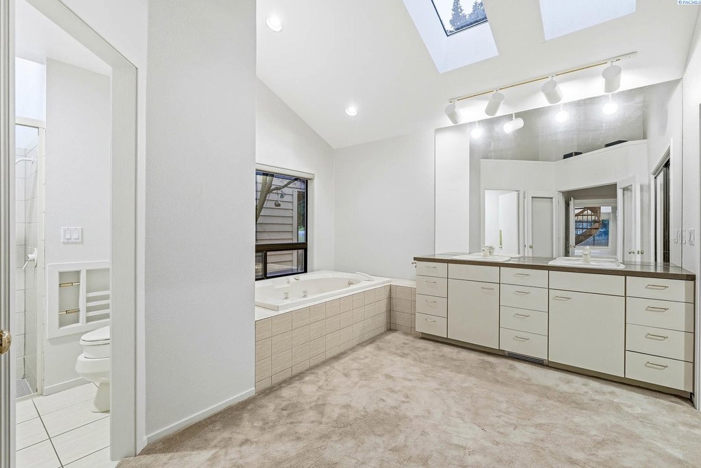 Richland, Washington, 99352, United States, 2 Bedrooms Bedrooms, ,3 BathroomsBathrooms,Residential,Forsale,1922429