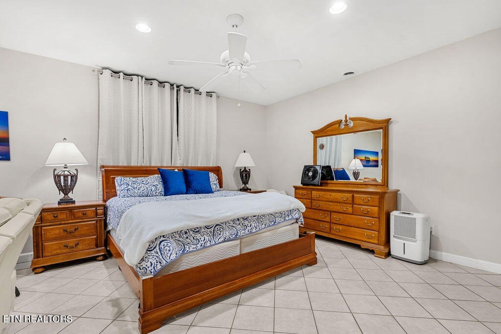 Lenoir City, Tennessee, 37771, United States, 4 Bedrooms Bedrooms, ,3.5 BathroomsBathrooms,Residential,Forsale,1960213