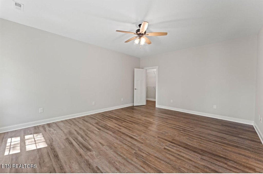 Lenoir City, Tennessee, 37771, United States, 5 Bedrooms Bedrooms, ,3.5 BathroomsBathrooms,Residential,Forsale,1999349