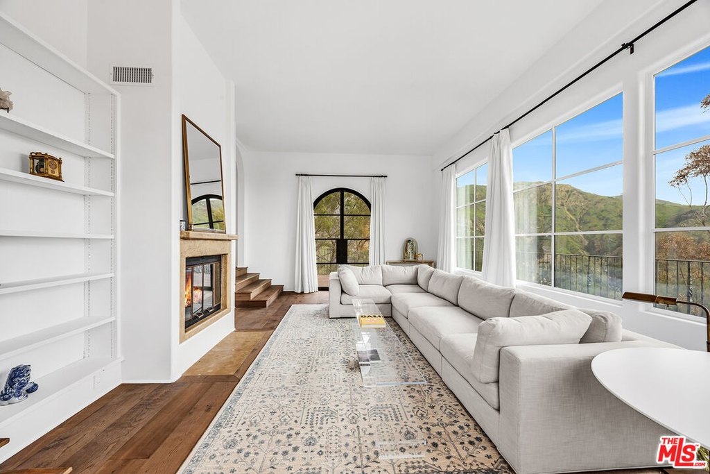 Malibu, California, 90265, United States, 4 Bedrooms Bedrooms, ,3.5 BathroomsBathrooms,Residential,Forsale,1922122