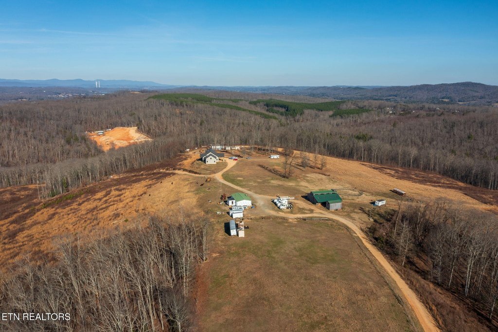 Kingston, Tennessee, 37763, United States, 5 Bedrooms Bedrooms, ,4 BathroomsBathrooms,Residential,Forsale,2012718