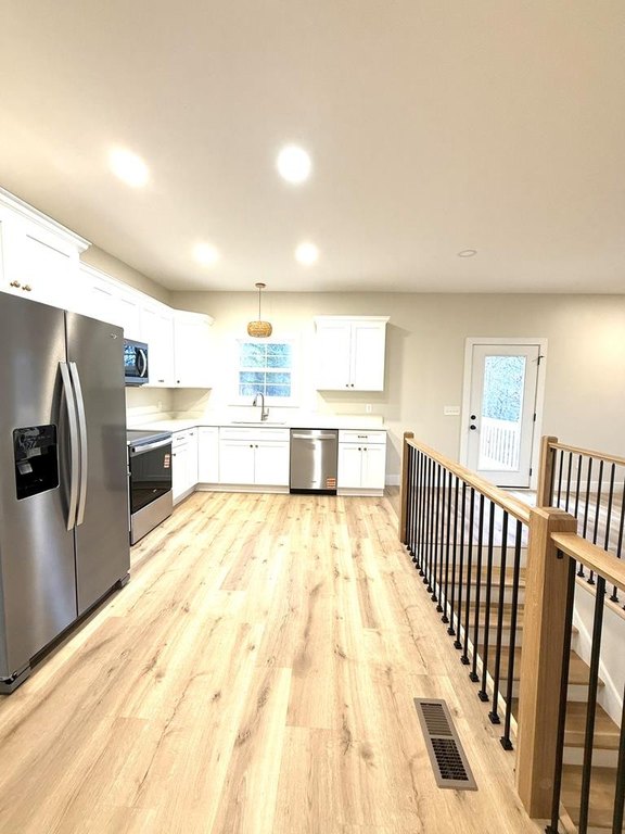 Sparta, Tennessee, 38583, United States, 3 Bedrooms Bedrooms, ,2.5 BathroomsBathrooms,Residential,Forsale,1996609