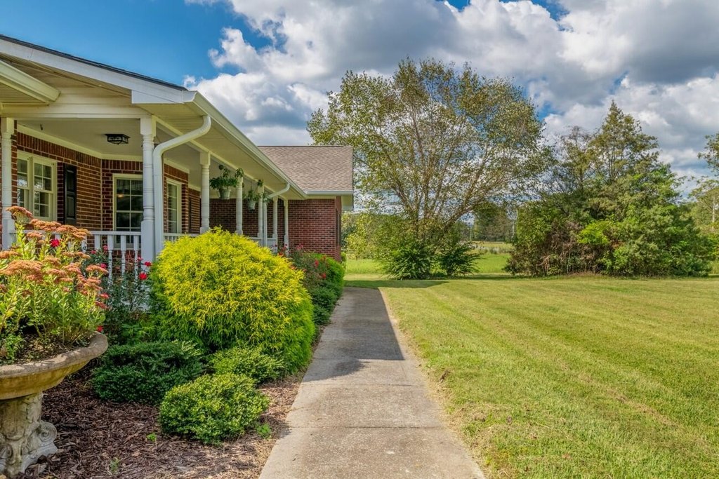 Calhoun, Georgia, 30701, United States, 5 Bedrooms Bedrooms, ,4.5 BathroomsBathrooms,Residential,Forsale,2004688