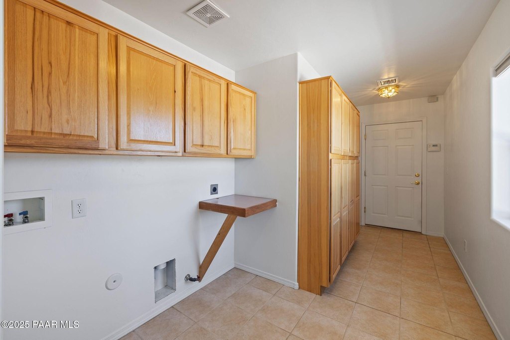 Chino Valley, Arizona, 86323, United States, 3 Bedrooms Bedrooms, ,2 BathroomsBathrooms,Residential,Forsale,1994067