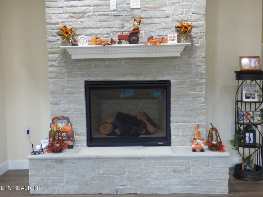 Crossville, Tennessee, 38572, United States, 2 Bedrooms Bedrooms, ,2.5 BathroomsBathrooms,Residential,Forsale,1996593