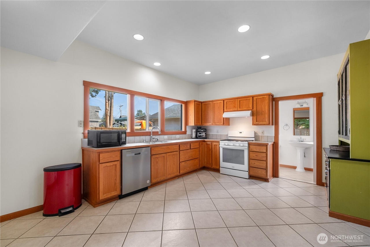 Granite Falls, Washington, 98252, United States, 3 Bedrooms Bedrooms, ,2 BathroomsBathrooms,Residential,Forsale,1965881