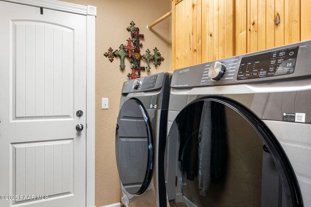 Chino Valley, Arizona, 86323, United States, 5 Bedrooms Bedrooms, ,2 BathroomsBathrooms,Residential,Forsale,1968231