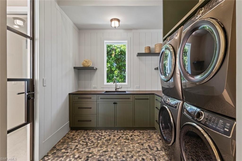 NAPLES, Florida, 34102, United States, 5 Bedrooms Bedrooms, ,5.5 BathroomsBathrooms,Residential,Forsale,2011524