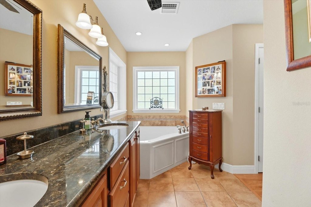 MORRISTON, Florida, 32668, United States, 4 Bedrooms Bedrooms, ,4.5 BathroomsBathrooms,Residential,Forsale,1994129