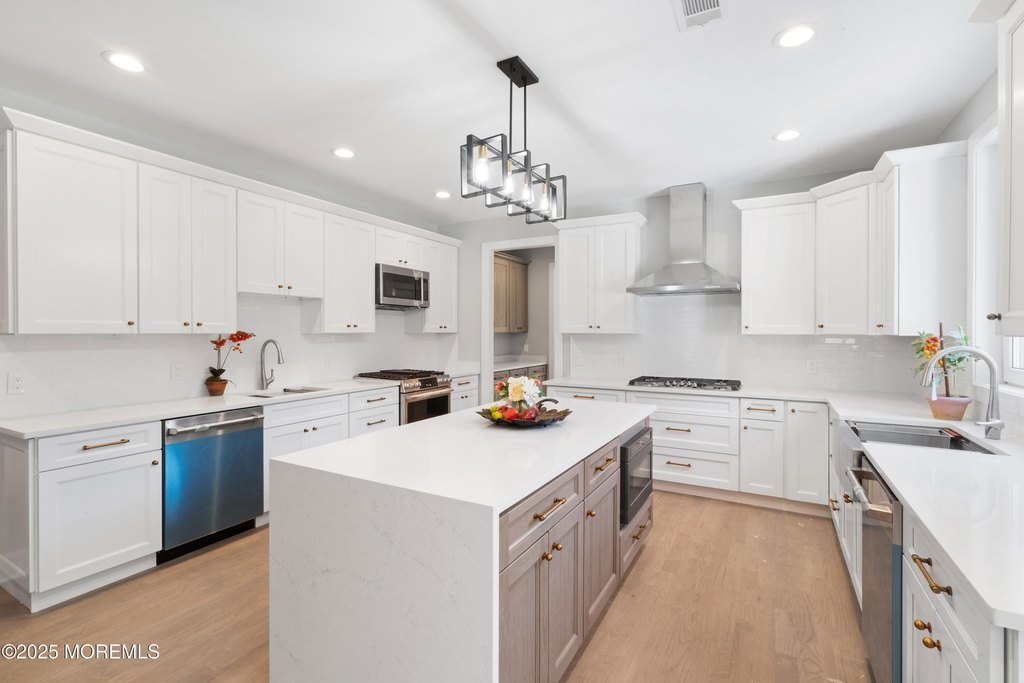 Howell, New Jersey, 07731, United States, 6 Bedrooms Bedrooms, ,5.5 BathroomsBathrooms,Residential,Forsale,1984568