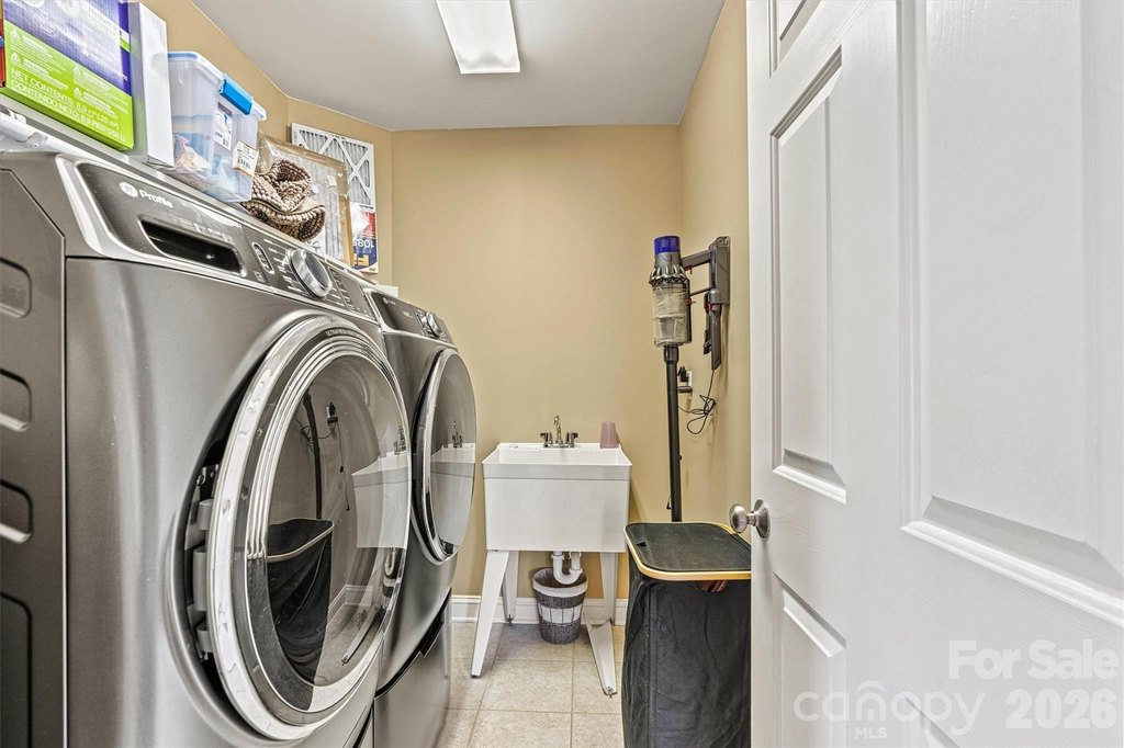 Denver, North Carolina, 28037, United States, 6 Bedrooms Bedrooms, ,5 BathroomsBathrooms,Residential,Forsale,2004076